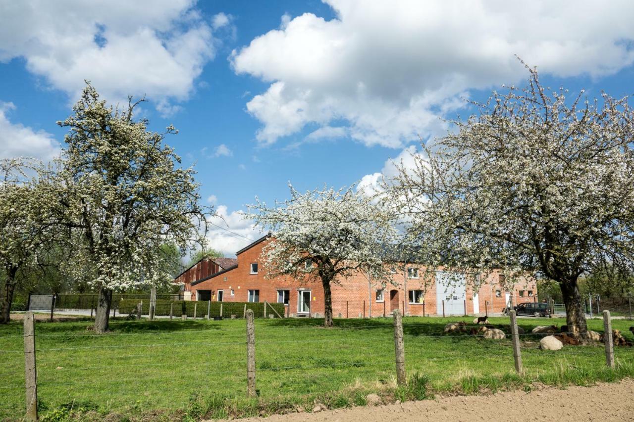 De Smishoeve Met Kinderpret, Dieren En Wellness Heers エクステリア 写真